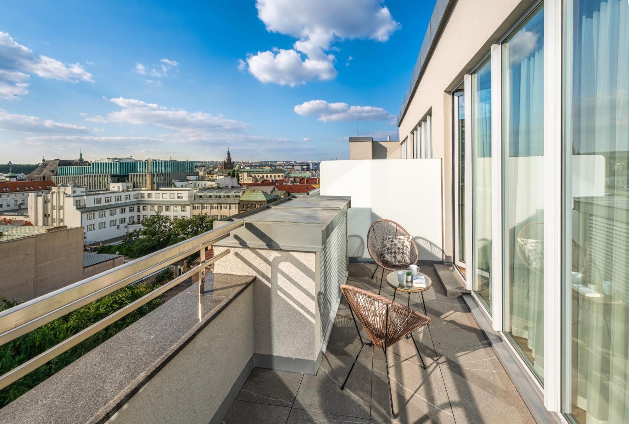 براغ Vn17 Rooftop Suites By Adrez المظهر الخارجي الصورة