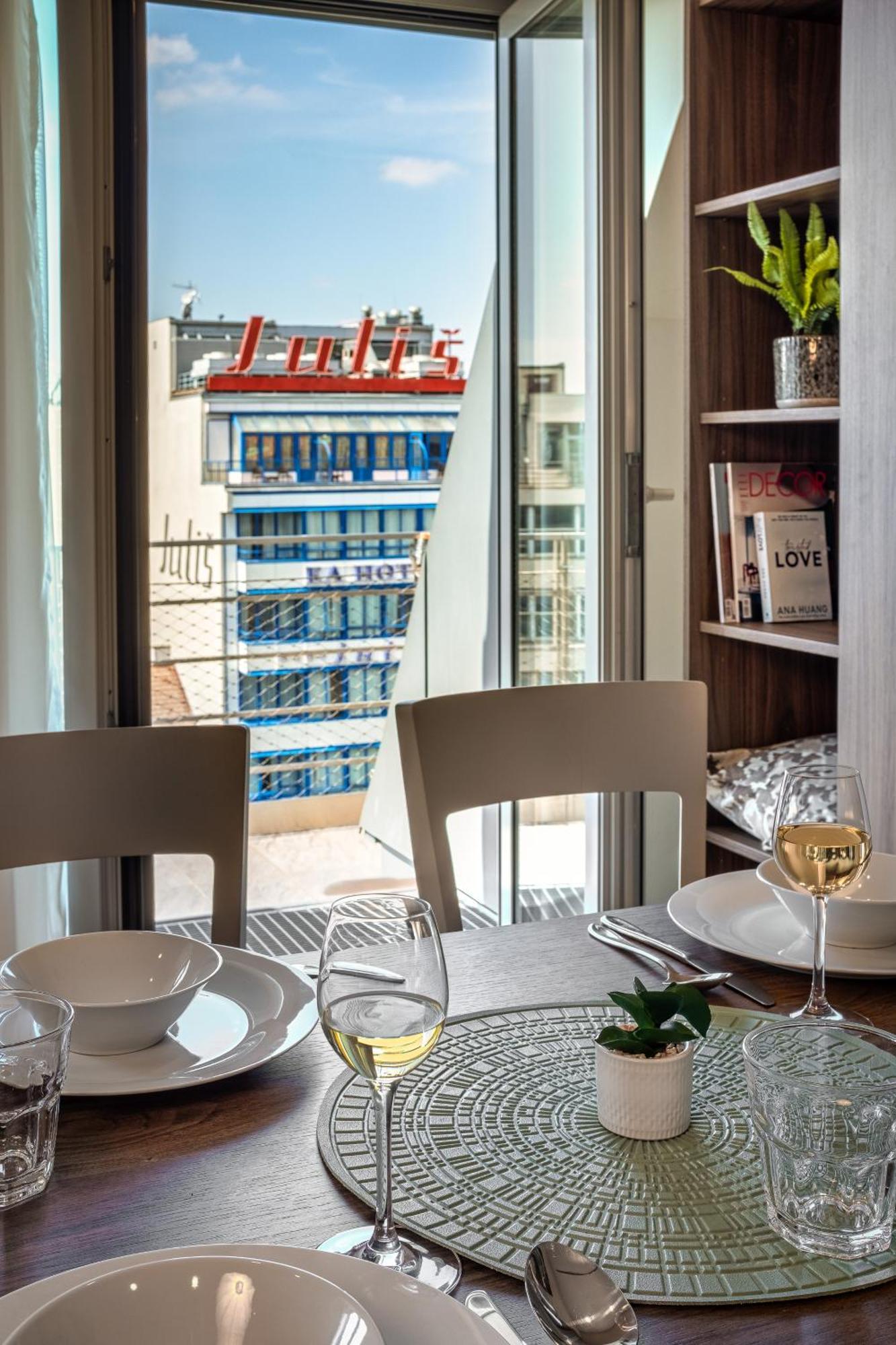 براغ Vn17 Rooftop Suites By Adrez المظهر الخارجي الصورة
